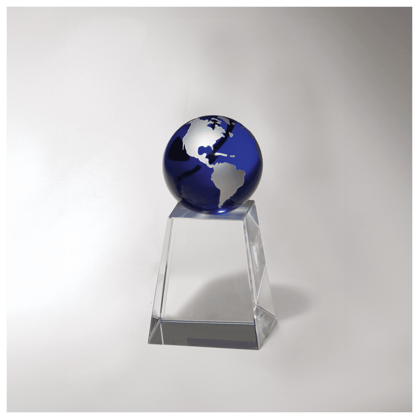 2 5/8" x 5 1/4" Crystal Award with Blue Globe - Plate Not Included